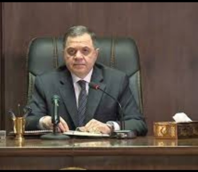 وزير الداخلية يهنئ رئيس الوزراء بالمولد النبوي الشريف
