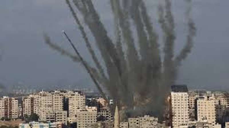 عاجل: قصف مكثف من الفصائل الفلسطينية على عسقلان المحتلة بعد انتهاء المهلة المحددة