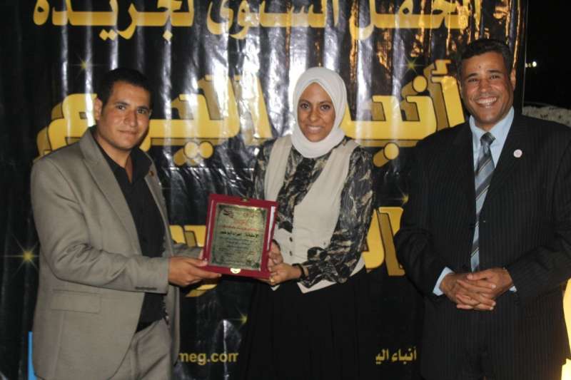 تكريم الأستاذة إسراء أبو عمر في الحفل السنوي الخامس لجريدة أنباء اليوم بفندق ”حور محب”