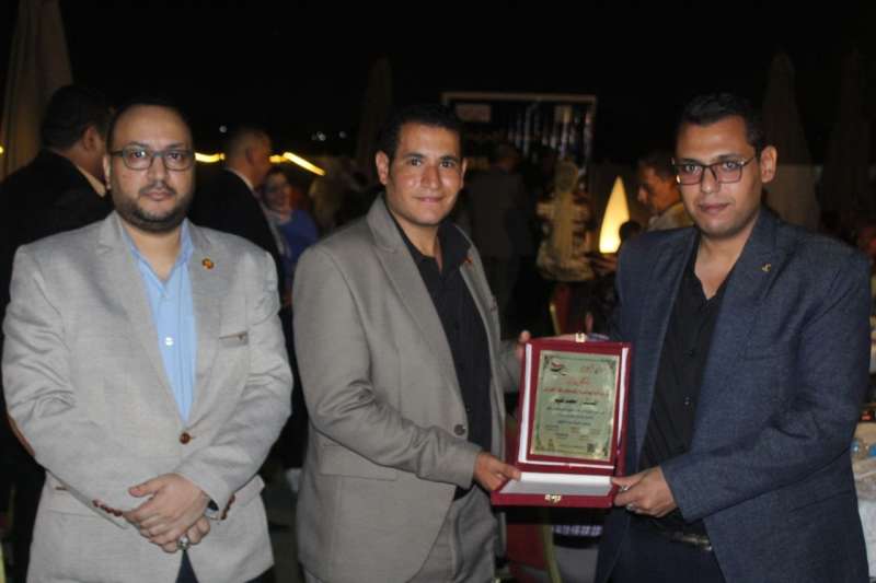 تكريم المستشار محمد نعيم حسني ضمن فعاليات الحفل السنوي الخامس لجريدة أنباء بفندق ”حور محب”