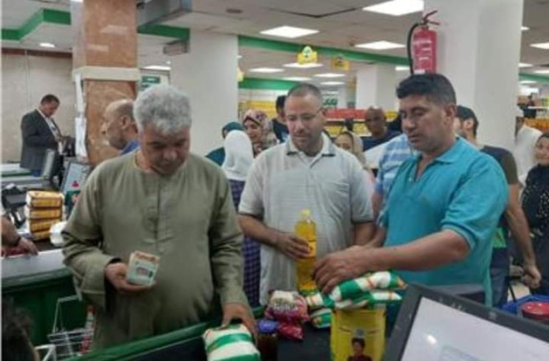 التموين: توافر 44 سلعة بالمجمعات الإستهلاكية بتخفيضات 25%