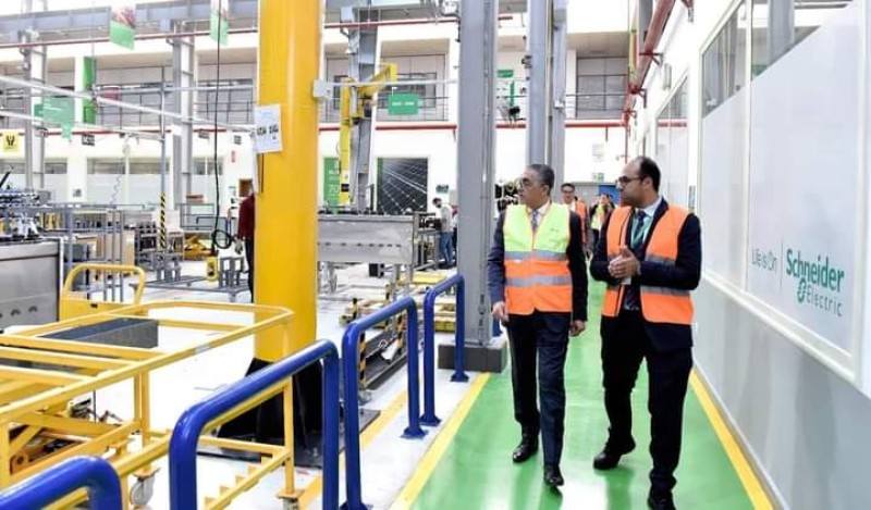 رئيس الهيئة العامة للإستثمار يتفقد توسعات مصنع شنايدر إلكتريك بمدينة بدر