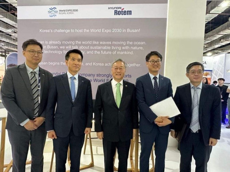 زار السفير الكوري كيم يونج هيون جناح هيونداى روتيم فى معرض TRANSMEA 2023