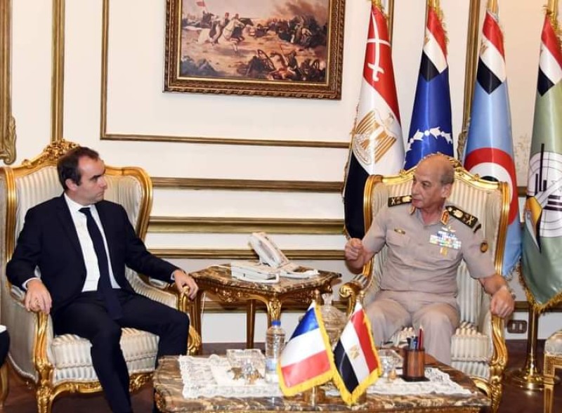 وزير الدفاع والإنتاج الحربي يلتقي وزير الدفاع الفرنسي لبحث التطورات الأوضاع بقطاع غزة