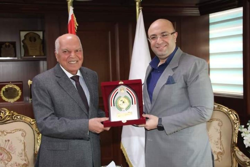 محافظ بني سويف يستقبل  نقيب مُعلمي مصر