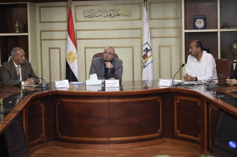 محافظ بني سويف يبحث عدداً من الملفات خلال اجتماعه بأعضاء مجلس إدارة صندوق الإسكان