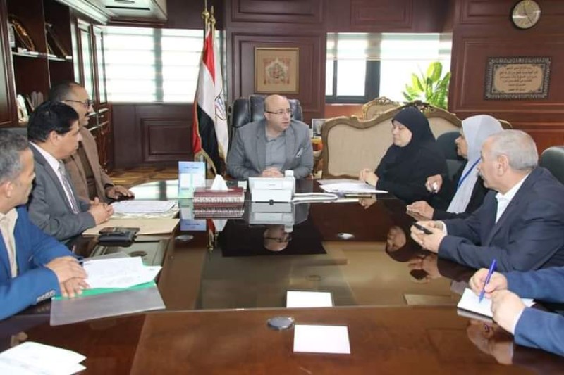محافظ بني سويف يبحث سبل وآليات تسريع وتيرة العمل والدفع بمنظومة تقنين أراضي الدولة
