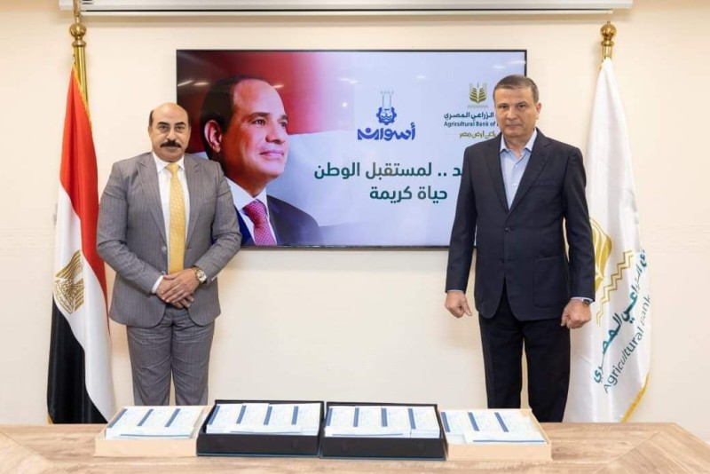 محافظ أسوان يلتقي رئيس البنك الزراعي المصري