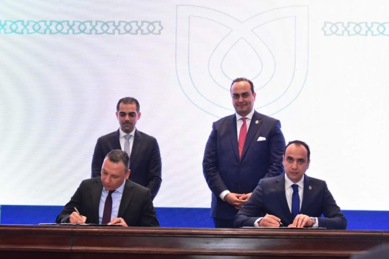 السبكي ورئيس نوفارتس مصر يشهدان توقيع مذكرة تفاهم لتعزيز الرعاية الصحية حول أمراض القلب