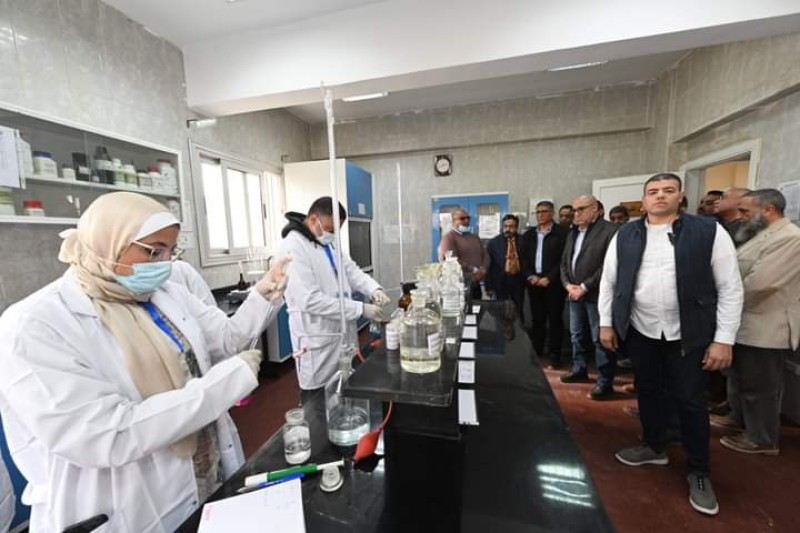وزير الإسكان يتفقد محطة تنقية مياه الشرب بمدينة 6 أكتوبر