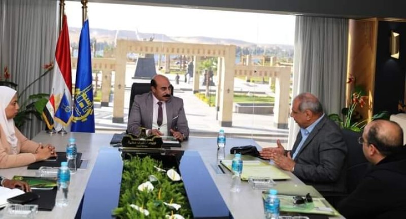 محافظ أسوان يلتقي بإحدى الشركات الإستثمارية لإنشاء أكبر مجمع صناعى للأسمدة الفوسفاتية