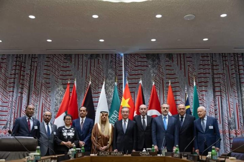 اللجنة الوزارية المكلفة من القمة العربية الإسلامية المشتركة غير العادية تعقد إجتماعاً رسمياً مع وزير الخارجية الصيني