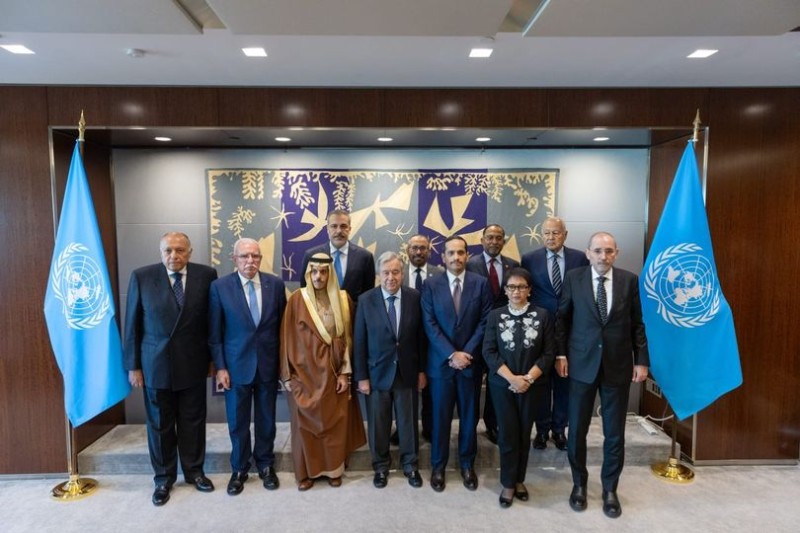 اللجنة الوزارية المكلفة من القمة العربية الإسلامية المشتركة غير العادية يلتقون الأمين العام للأمم المتحدة
