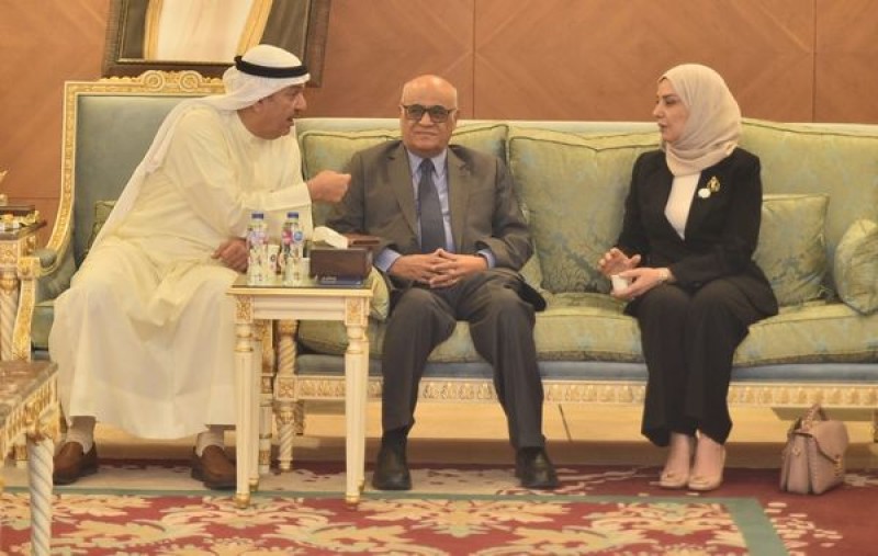 سفيرة مملكة البحرين بالقاهرة تقدم واجب العزاء في وفاة أمير دولة الكويت