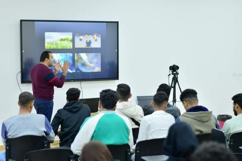 ورشة عن أساسيات التصوير الفوتوغرافي لطلاب جامعة طيبة التكنولوجية بالتعاون مع باب مصر