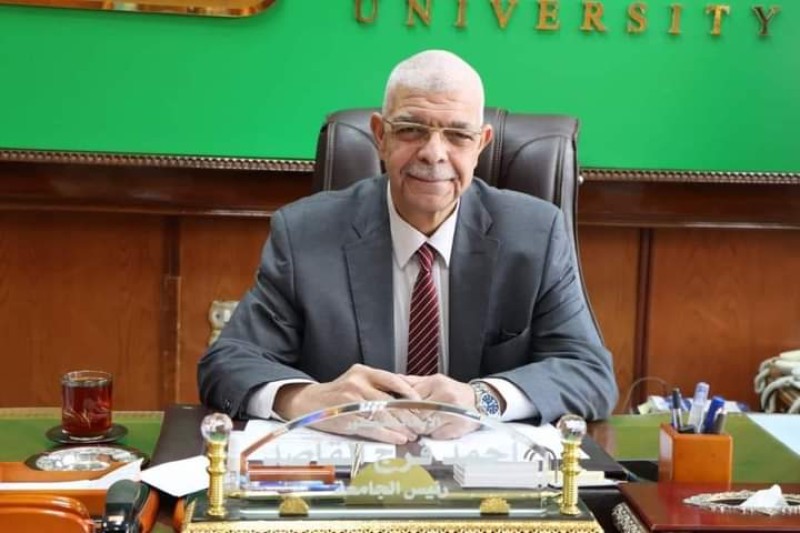 رئيس جامعة المنوفية يعقد لقائه الشهرى بعمداء الكليات