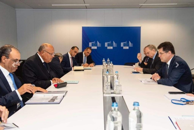 وزير الخارجية يعقد اجتماعاً مع المفوض الأوروبي لإدارة الأزمات في بروكسل