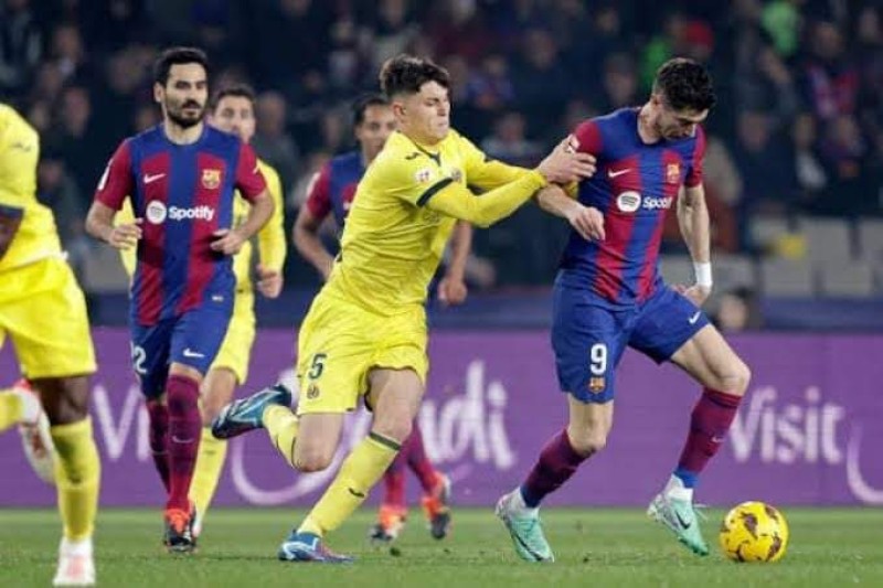 فياريال يقلب تأخره إلى فوز ضد برشلونة في الدوري الإسباني