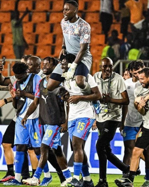 الكونغو الي نصف النهائي بعد الفوز علي المنتخب الغيني.