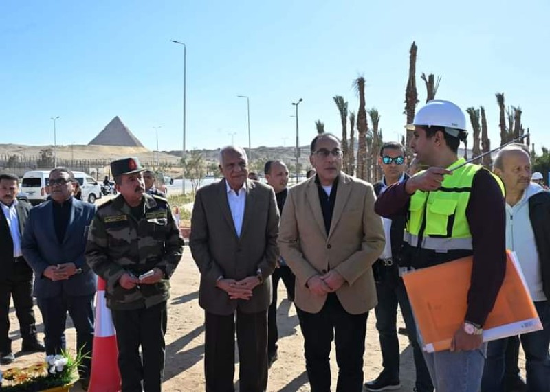 رئيس الوزراء يتفقد مشروعات تطوير المنطقة المحيطة بالمتحف المصري الكبير