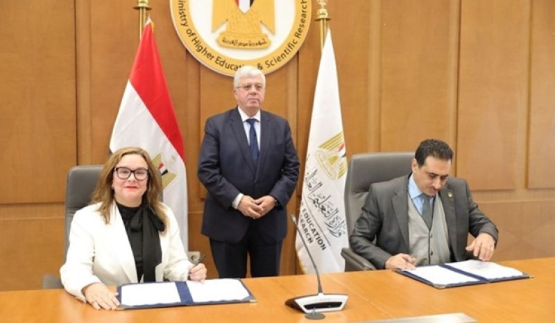 وزير التعليم العالي يشهد توقيع اتفاق تعاون بين جامعة القاهرة ”الفرع الدولي” وجامعة إيست لندن