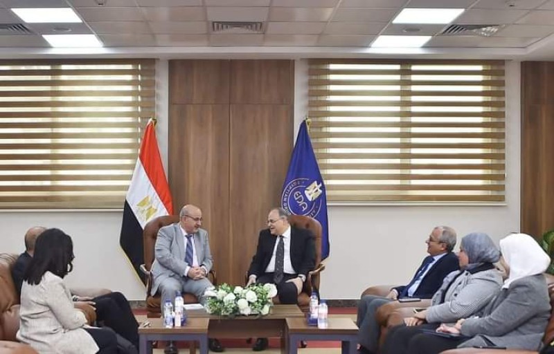 رئيس هيئة الدواء المصرية يستقبل ممثل منظمة الصحة العالمية بمصر