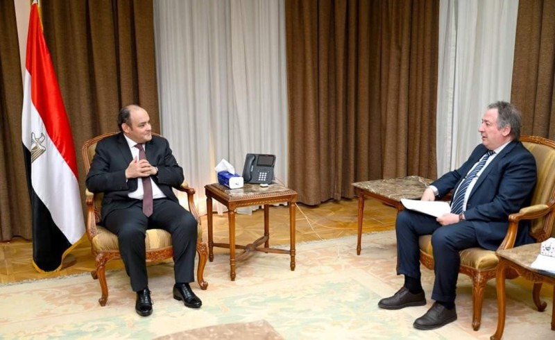 وزير التجارة والصناعة يبحث مع ممثلي شركة شيشجام التركية خطة توسيع الإستثمارات بالسوق المصري