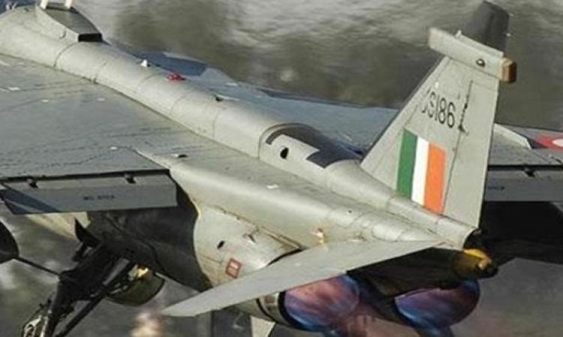 تحطم طائرة تدريب تابعة لسلاح الجو الهندي ونجاة طاقمها