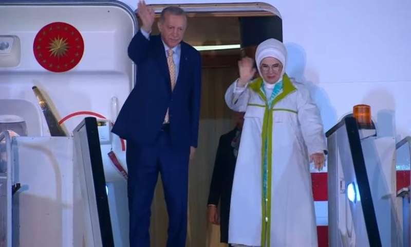 الرئيس السيسي يودع أردوغان في مطار القاهرة الدولي
