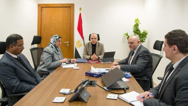 وزير الري يلتقى رؤساء الإدارات المركزية للرى بمحافظات أسوان وسوهاج والفيوم