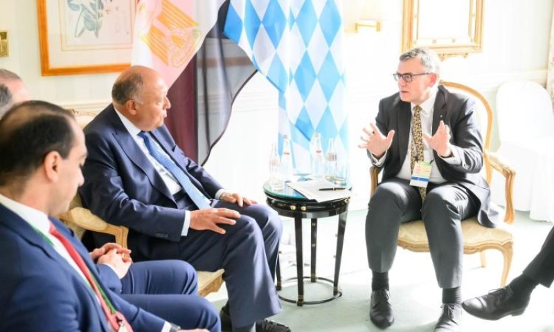 وزير الخارجية يلتقي وزير الدولة ورئيس ديوان مستشارية ولاية بافاريا الألمانية