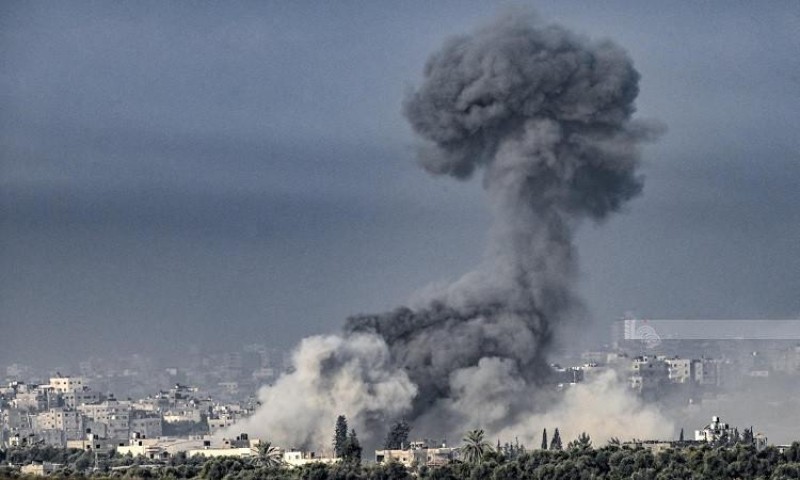 7 شهداء وعشرات الجرحى في قصف إسرائيلي على مخيم النصيرات وسط قطاع غزة