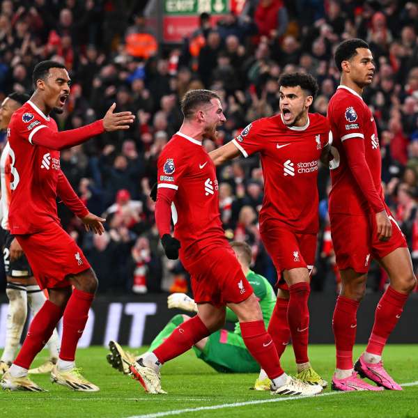 بالفيديو:  ليفربول يعزز من صدارتة بأربعة أهداف في مرمى لوتون في الدوري الإنجليزي الممتاز