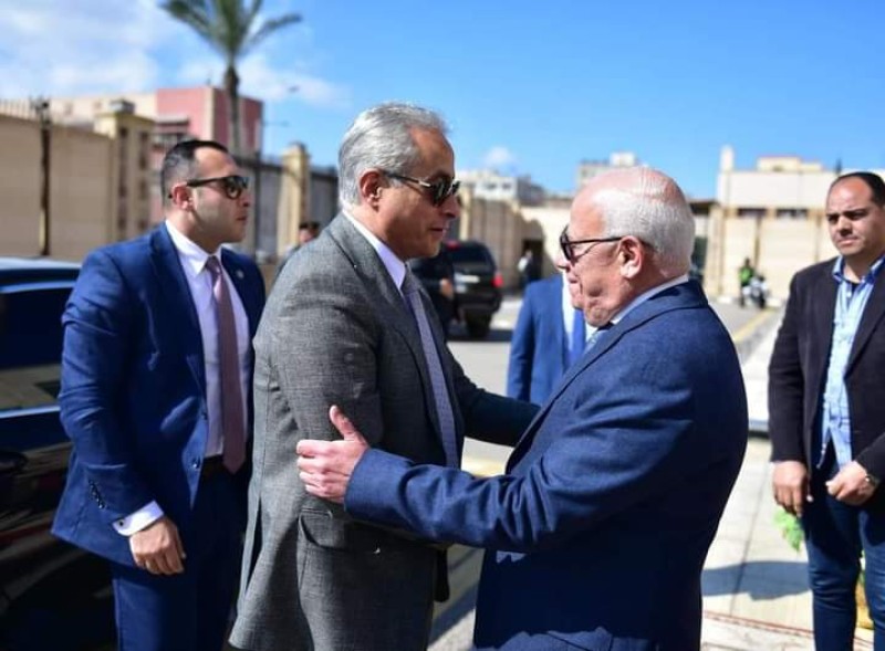 مُحافظ بورسعيد يَستقبِل وزير العمل في بداية جولته في ”المحافظة”