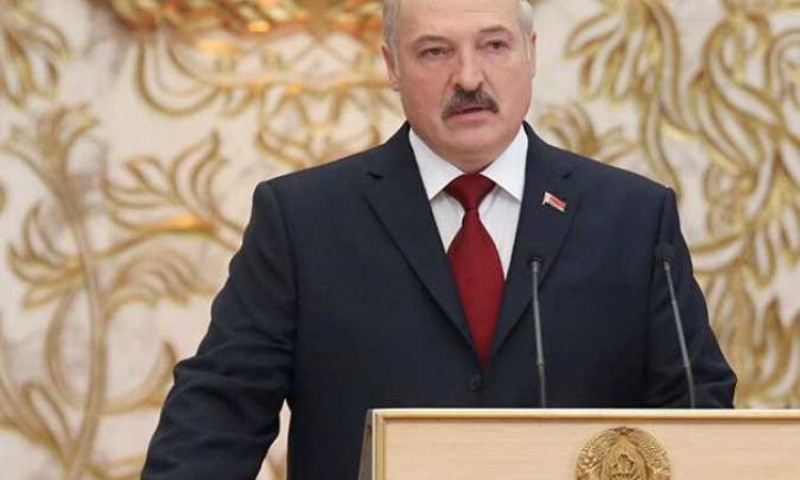 رئيس بيلاروسيا يدلي بصوته في الانتخابات البرلمانية والمحلية بالبلاد