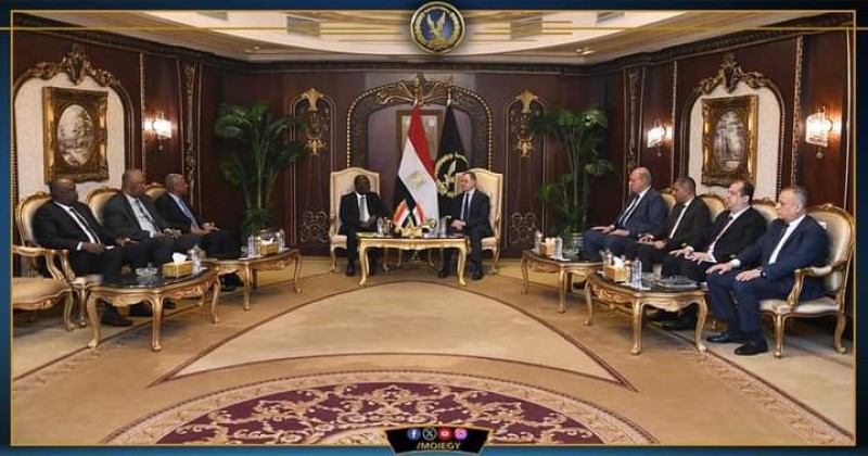 وزير الداخلية و نظيره السوداني 