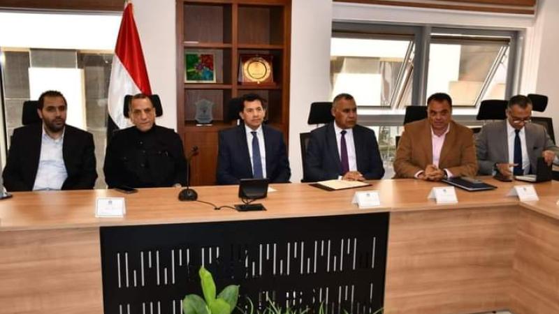 وزير الشباب والرياضة يستقبل مجموعة من مستثمري محافظة شمال سيناء