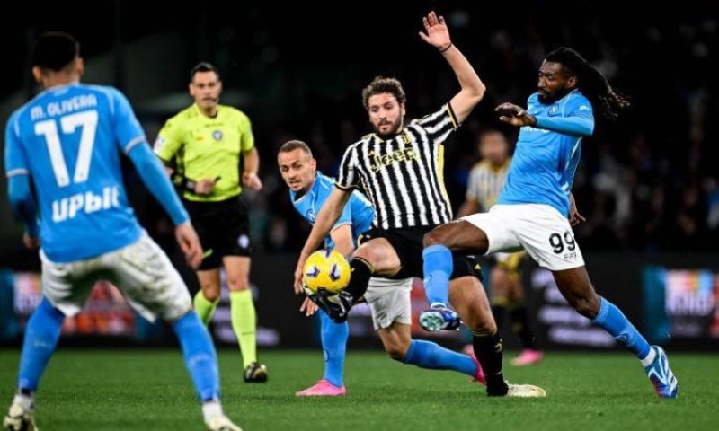 نابولي يحقق فوزا قاتلا علي ”يوفنتوس” 2-1 في الدوري الإيطالي