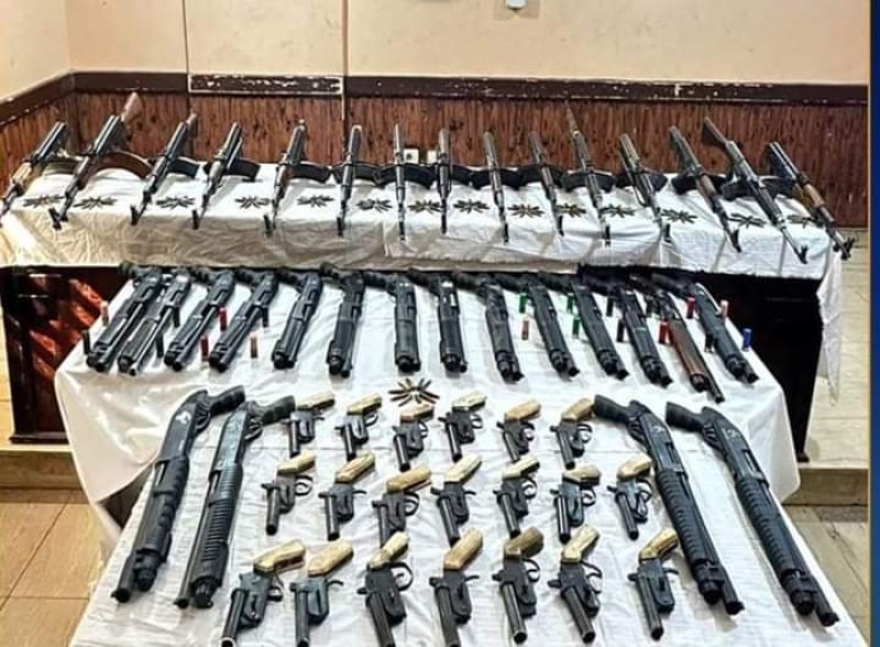 الداخلية : ضبط عدد من العناصر الإجرامية بحوزتهم كميات من الأسلحة النارية بالمحافظات