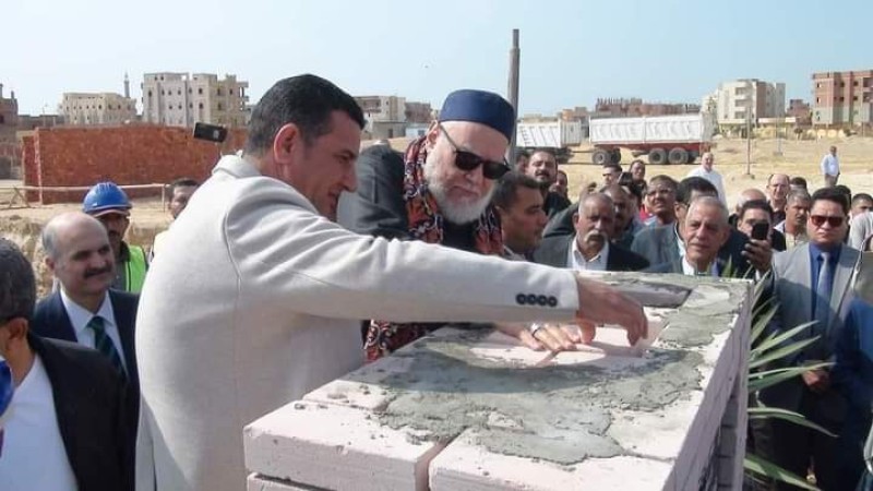 رئيس بني سويف الجديدة يقوم بوضع حجر الأساس لمدرسة صلاح الدين الدولية