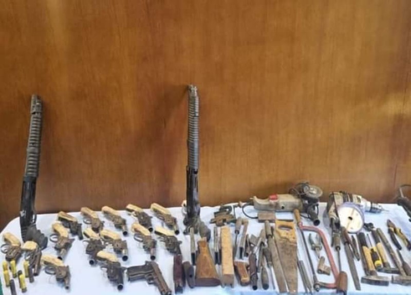الداخلية : ضبط عامل لقيامه بإدارة مسكنه ورشة لتصنيع الأسلحة النارية بسوهاج