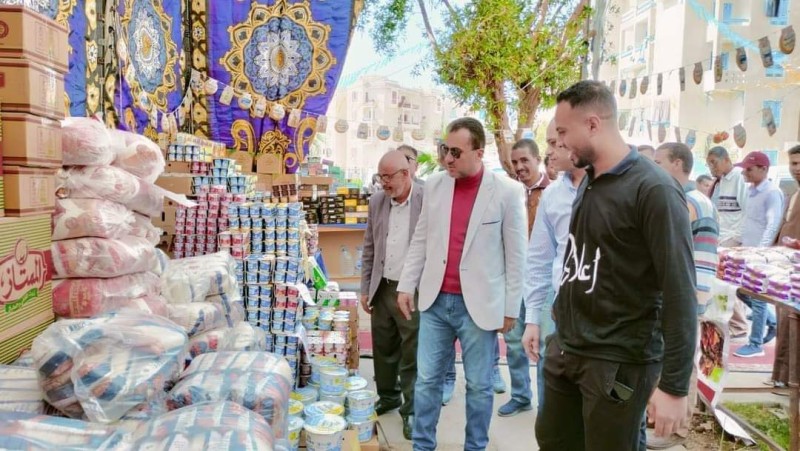 رئيس جهاز مدينة طيبة الجديدة يفتتح معرض أهلاً رمضان