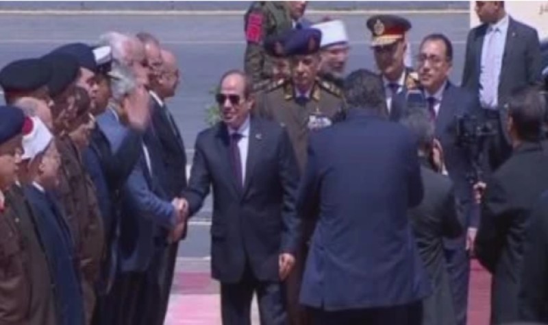 الرئيس السيسى يصل مسجد المشير طنطاوى لأداء صلاة الجمعة