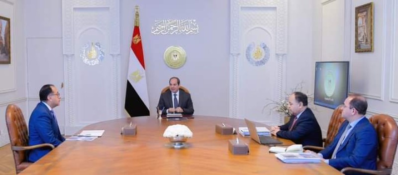 الرئيس السيسي يجتمع برئيس مجلس الوزراء ووزير المالية