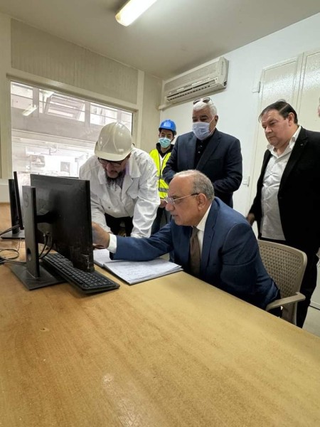 وزير قطاع الأعمال العام يزور مصانع بشركة ”جرين إيجيبت” بالعاشر من رمضان