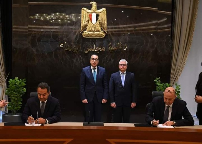 رئيس الوزراء يشهد توقيع اتفاقية إطارية بشأن إقامة مصنع ”سان جوبان” للزُجاج المُسطح