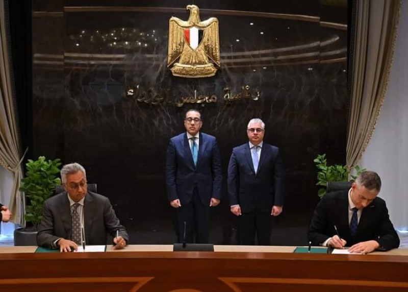 رئيس الوزراء يشهد توقيع عقد تخصيص الأرض لإنشاء مصنع لصوامع تخزين الغلال بمنطقة شرق بورسعيد