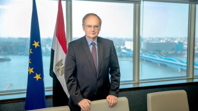 سفير الاتحاد الأوروبي بالقاهرة يشيد بالشراكة الاستراتيجية
