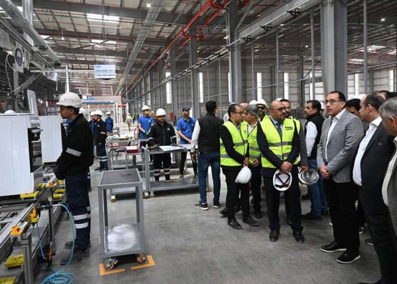 رئيس الوزراء يتفقد مصنع ”بيكو مصر” للأجهزة المنزلية