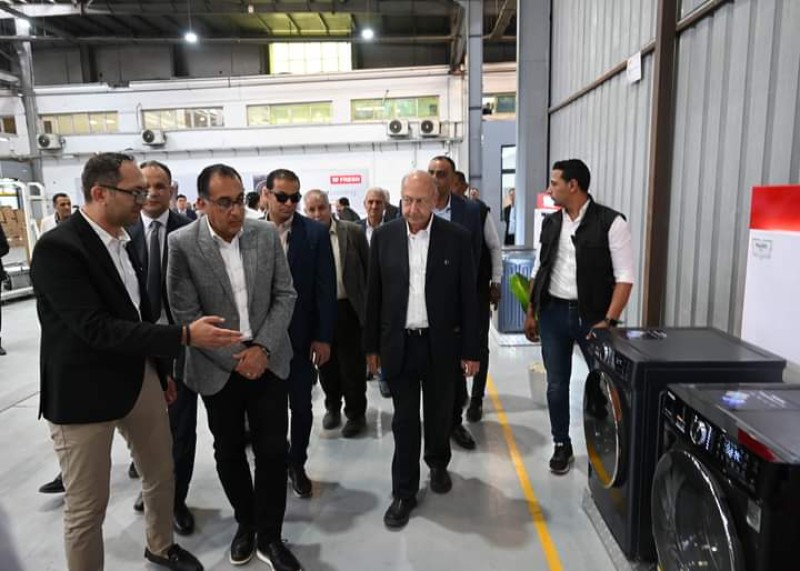 رئيس الوزراء يزور مصنع ”فريش إليكتريك” لصناعة الأجهزة المنزلية بالعاشر من رمضان